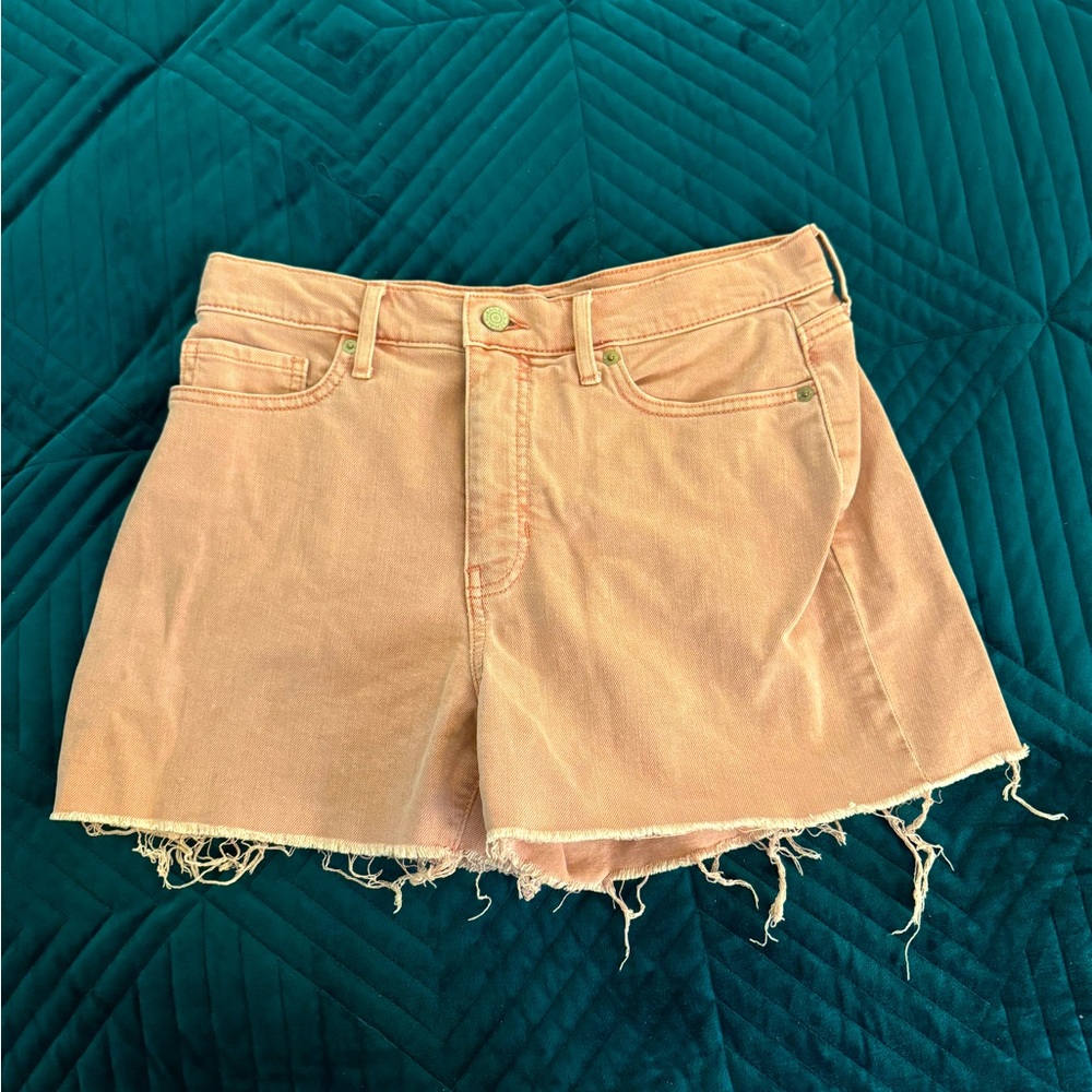 Banana Republic Girlfriend Denim Shorts. Fringe hem. Size 28/6 Petite.